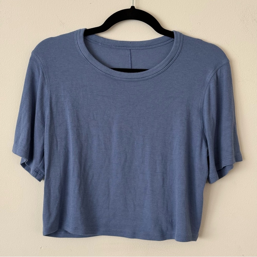 Lululemon Blue Hold Tight Straight Hem Cropped Short Sleeve Tee Shirt - Medium